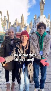 Veronica Merrell-Burriss Instagram - Look at how many friends I have 💁🏻‍♀️ Universal Studios Hollywood