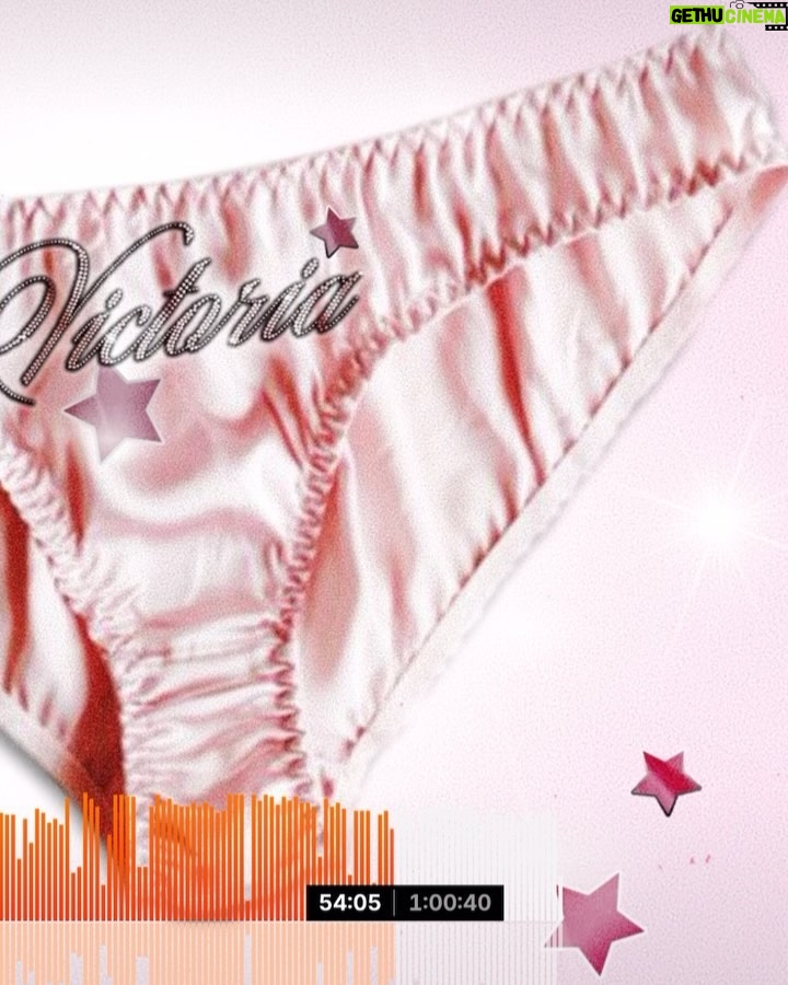 Victoria De Angelis Instagram - My first mix out now on SoundCloud💋 go show it some love and remember to bounce!! Hope you enjoy it ♡ Link In Bio🔗✨