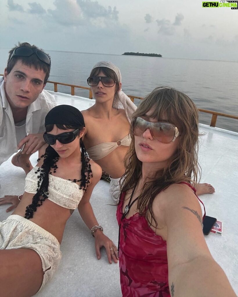 Victoria De Angelis Instagram - Almost got a tan💦 Maldives