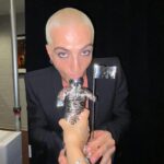 Victoria De Angelis Instagram - Hair extensions as best nipple cover😇 best rock at VMA’s!!thank youu all so much💋 VMAs
