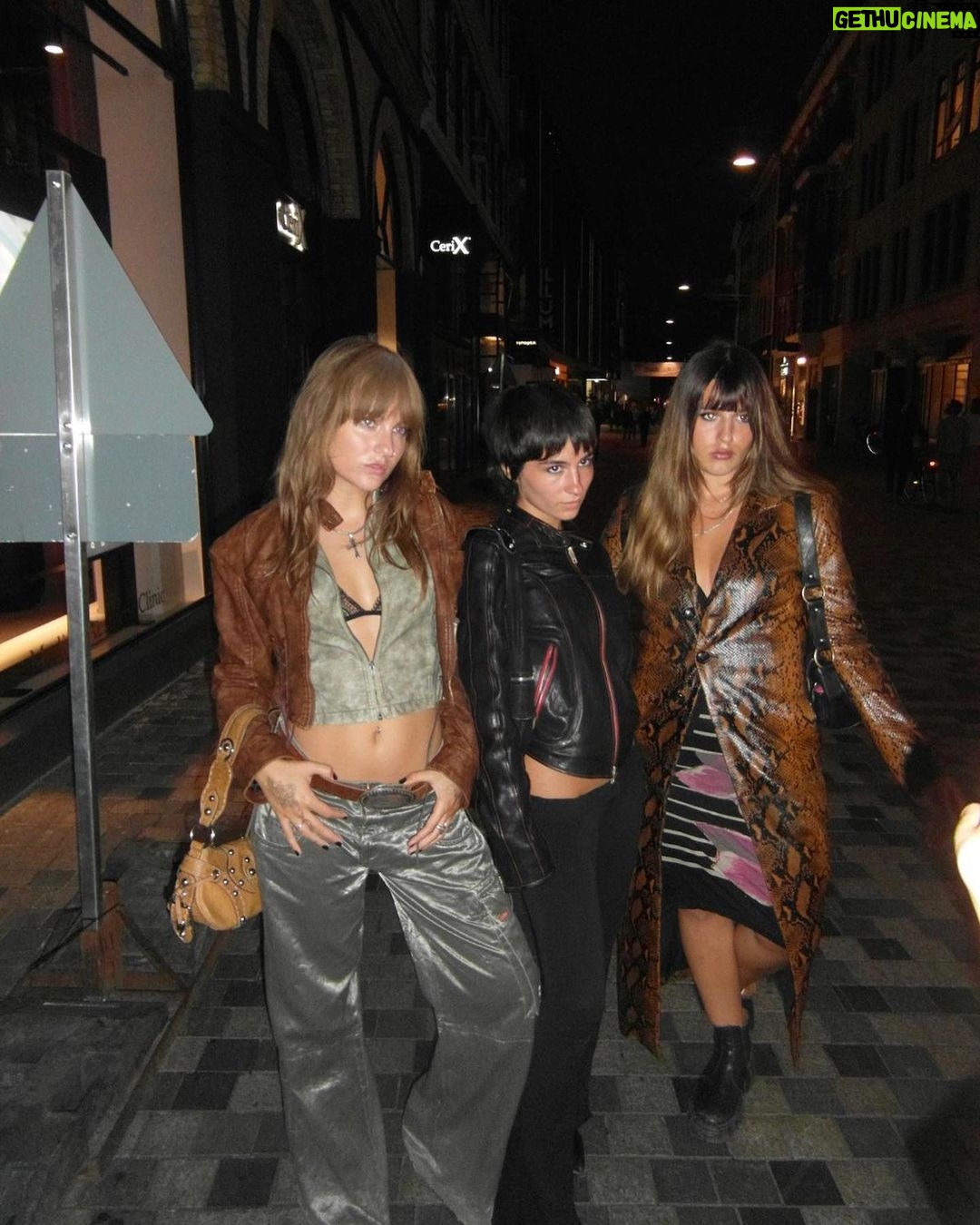 Victoria De Angelis Instagram - Miss bitchin’ Around the World