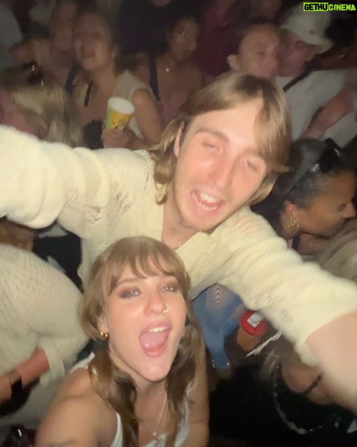 Victoria De Angelis Instagram - Alex Turner notice me pls Glastonbury Festival