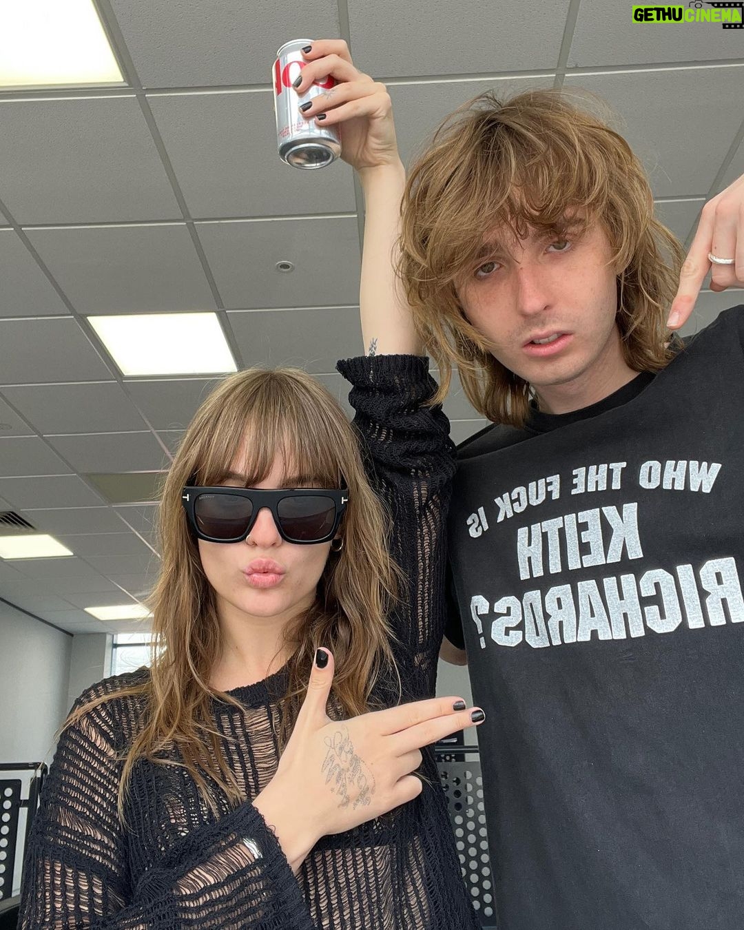 Victoria De Angelis Instagram - Alex Turner notice me pls Glastonbury Festival