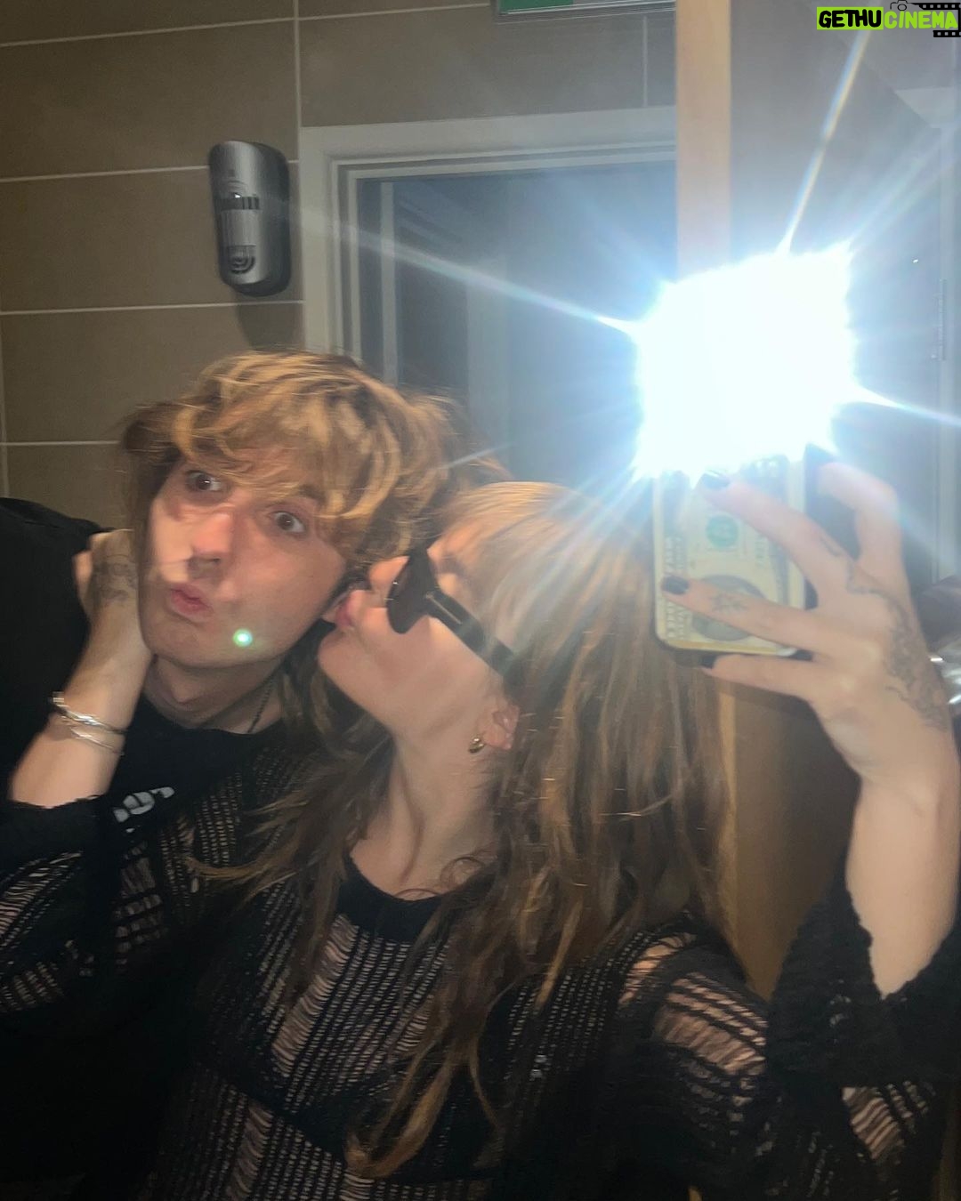 Victoria De Angelis Instagram - Alex Turner notice me pls Glastonbury Festival