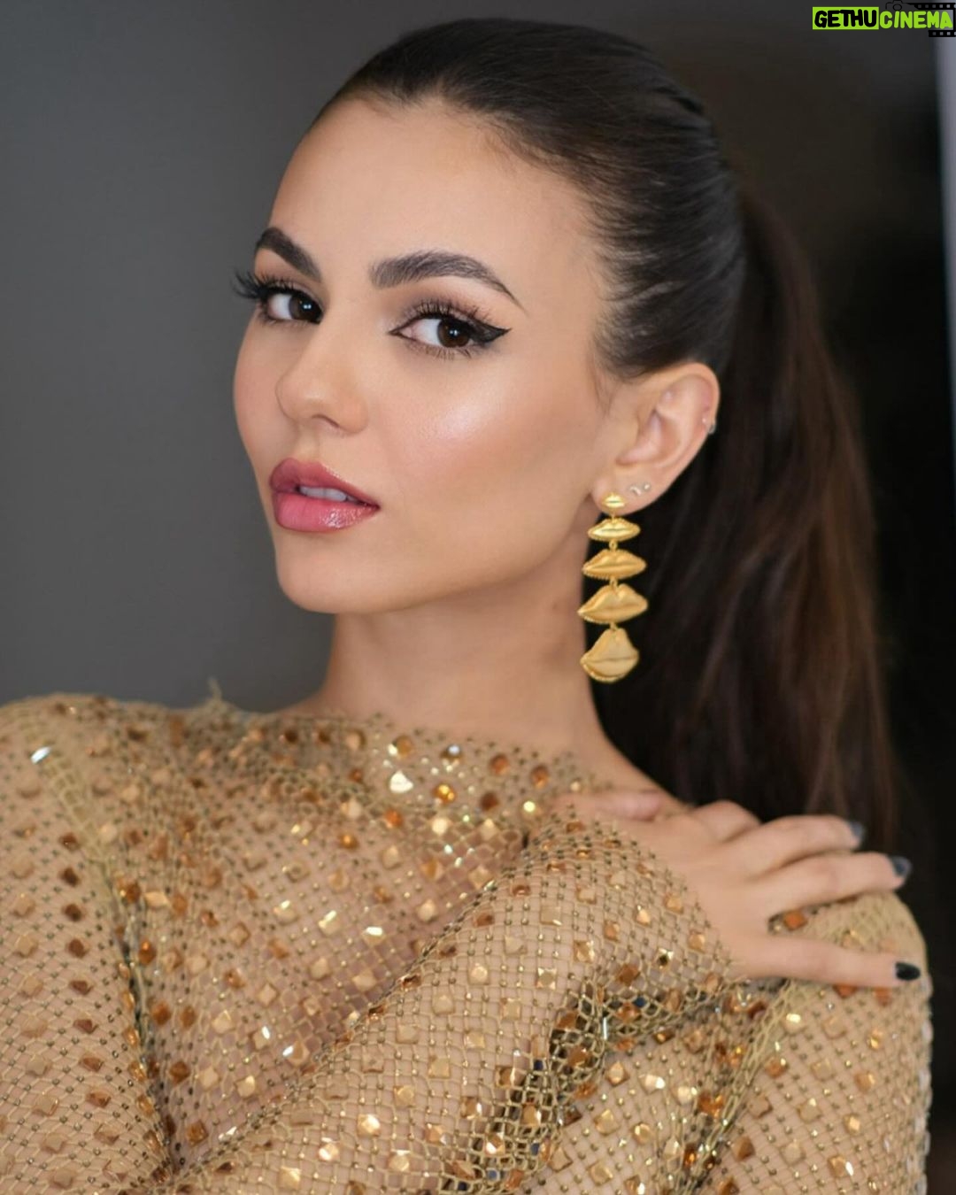 Victoria Justice Instagram - The other night 🖤 Hair/make up: @makeupwithlusine Styled by: @madisonguest You guys killed this, I love you, thank you 🙏🏼