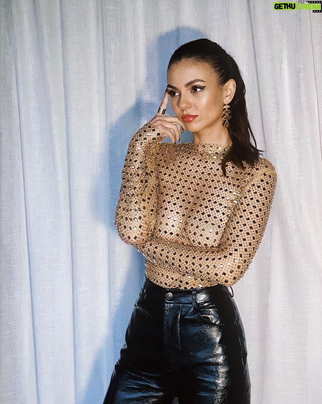 Victoria Justice Instagram - The other night 🖤 Hair/make up: @makeupwithlusine Styled by: @madisonguest You guys killed this, I love you, thank you 🙏🏼