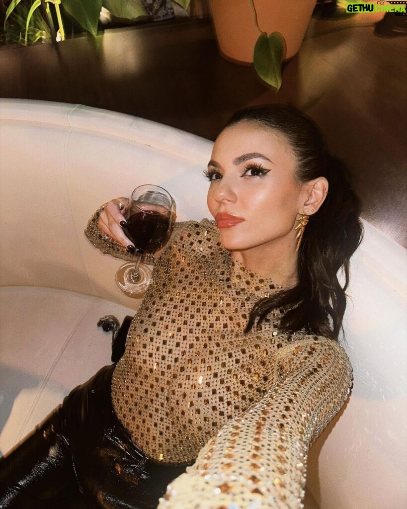 Victoria Justice Instagram - The other night 🖤 Hair/make up: @makeupwithlusine Styled by: @madisonguest You guys killed this, I love you, thank you 🙏🏼