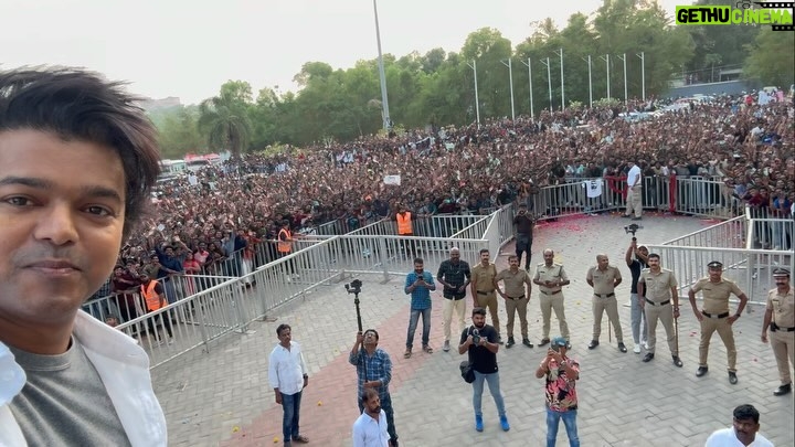 Vijay - 3.6 Million Likes - Ente Aniyathimaar , aniyanmaar, chettanmaar, chechimaar ammamaar!
Ella Malayalikalkkum ente Hridayam Niranja Nanni 🤗