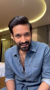 Vikrant Massey Instagram - If you haven’t yet…Please go and watch #12thfail at the Cinema near you 🙏🏽❤️ It’s been more than 75 MAGICAL days of this beautiful film running in Cinemas. And as you now know, this really is YOUR story. OUR story. Don’t miss this chance. BOOK YOUR TICKETS NOW!!! 🎫 🎥❤️✨ @vidhuvinodchoprafilms @zeestudiosofficial