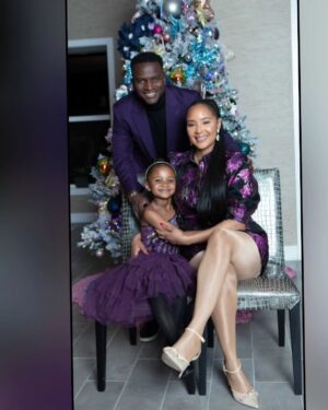 Vivica A. Fox Instagram - TGIF Dawlings! #FabFri pix w my FABULOUS LA SQUAD! "Merry Christmas" from @msvfox & my BEAUTIFUL Godbabies @quinny_gram Parents @quinny_gram @indiathomasofficial GlamMa #SheilaWills @princessimanjoelle Parents @coachcherif @loveazja #Love Parents @ciarracarter #Paul Xmas tree @troyraydesigns Pix by @rrayimages Viv's Rocking @retrofete sweater dress @giuseppezanotti boots @candyicejewelry Makeup @lbbeautybar Hair @kenyaonhair #LifeIsGood #GodIsGood #Blessed #Respect #GurlPower #VivicaFoxHair #TeamVivica #TeamFox #MyGrindDontStop #LegitimateCareers #BossMoves #LoveWins #GODMOMMY #ClassicBadChicks 🔥🖤💜💙👸🏽🤴🏾🌲🥰🤑🔥