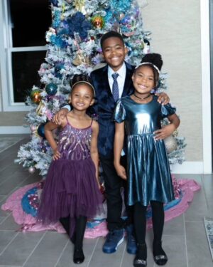 Vivica A. Fox Instagram - TGIF Dawlings! #FabFri pix w my FABULOUS LA SQUAD! "Merry Christmas" from @msvfox & my BEAUTIFUL Godbabies @quinny_gram Parents @quinny_gram @indiathomasofficial GlamMa #SheilaWills @princessimanjoelle Parents @coachcherif @loveazja #Love Parents @ciarracarter #Paul Xmas tree @troyraydesigns Pix by @rrayimages Viv's Rocking @retrofete sweater dress @giuseppezanotti boots @candyicejewelry Makeup @lbbeautybar Hair @kenyaonhair #LifeIsGood #GodIsGood #Blessed #Respect #GurlPower #VivicaFoxHair #TeamVivica #TeamFox #MyGrindDontStop #LegitimateCareers #BossMoves #LoveWins #GODMOMMY #ClassicBadChicks 🔥🖤💜💙👸🏽🤴🏾🌲🥰🤑🔥