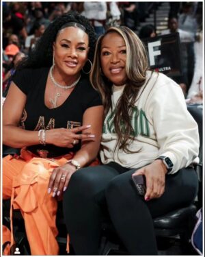 Vivica A. Fox Instagram - GM Dawlings! #ABOUTLASTNITE We had a time last night! FUNTIMES @lvaces game  #2 @wnba championship finals! MUCH LUV to LEGEND @ccooper14 DA REAL #MVP @aja22wilson & my gurl @cgray209 WHAT A WIN! Thanks @keri.___ 4 the AWESOME courtside seats! I do not own this music.
Viv's Rocking @bellofcalifornia pants #BMF shirt by @vanelisasproducti @sergiorossi boots @versace bag @candyicejewelry Makeup @lbbeautybar Hair @kenyaonhair #LifeIsGood #GodIsGood #Blessed #Respect #GurlPower #VivicaFoxHair #TeamVivica #TeamFox #MyGrindDontStop #LegitimateCareers #BossMoves #LoveWins #TheW #GOACES #JuwannaMan #ClassicBadChicks 🔥🖤💖🏀👸🏽👸🏻🤑🔥