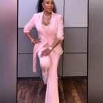 Vivica A. Fox Instagram – GM Dawlings! Day #1 press day SLAY for my Directorial Feature Film Debut “1st Lady Of BMF The Tonesa Welch Story” only on @betplus Thurs Oct 5th! Much LUV to @abcgma3 & FAB Host @demarcomorgan @eriellereshef @doctor.darien & @newyorklivetv @sara_gore Great seeing beauty @elizabethhurley1 Director @siobhanfallonhogan Rocking @cinqasept suit @Versace shoes & bag Thankx @lailasaghian @candyicejewelry Makeup @laniecekingmua Hair/Pix @_esbi3 #LifeIsGood #GodIsGood #Blessed #Respect #GurlPower #VivicaFoxHair #TeamVivica #TeamFox #MyGrindDontStop #LegitimateCareers #BossMoves #LoveWins #Hosts #FILMLIFE  #Directors #ClassicBadChicks 🔥🖤💖🤑🎬👸🏽🔥 New York City