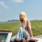 Wheein Instagram - 갑자기 분위기 인더무드..