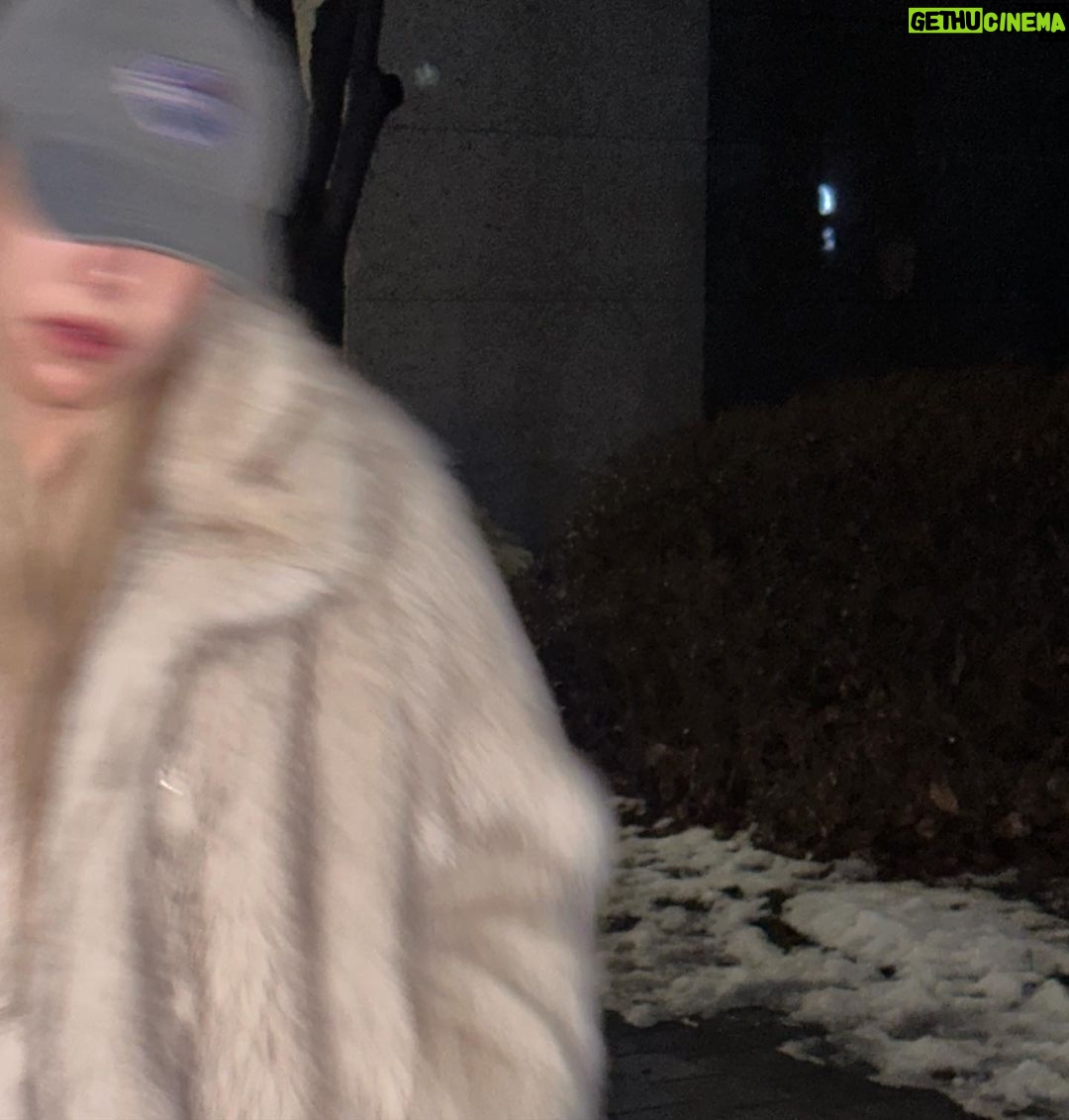 Wheein Instagram - - TO. 2024 안녕 ? 나 휘인쓰. 30살인디
