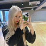Wheein Instagram - 눈썹은 없지만 안경은 있다! 연휴는 가지만 컴백은 온다! -정경채-