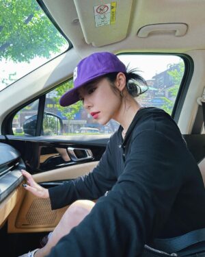 Wheein Instagram - 난 이제 지쳤어요 땡볕~ 땡볕