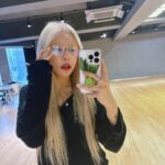 Wheein Instagram - 눈썹은 없지만 안경은 있다! 연휴는 가지만 컴백은 온다! -정경채-