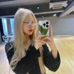 Wheein Instagram - 눈썹은 없지만 안경은 있다! 연휴는 가지만 컴백은 온다! -정경채-