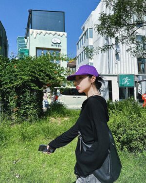 Wheein Instagram - 난 이제 지쳤어요 땡볕~ 땡볕