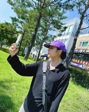 Wheein Instagram - 난 이제 지쳤어요 땡볕~ 땡볕