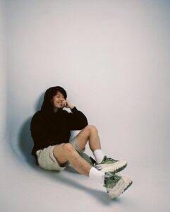 Wi Ha-jun Instagram - 편하게🙂