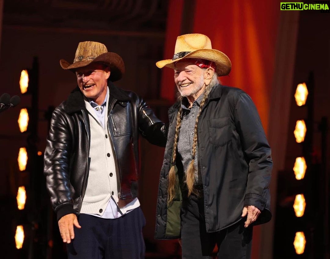 Woody Harrelson Instagram - Happy 90th to my buddy Willie! Had the greatest time at the greatest concert ever at the hollywood bowl last night!