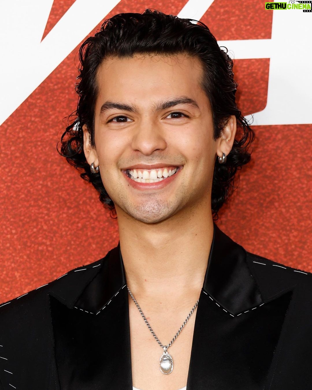 Xolo Mariduena Instagram - Thank you @variety for a wonderful night! So grateful to be alive at the same time as all of the inspiring people being celebrated yesterday, but especially Remi Wolf. 🤵🏾 @balmain @ugomozie