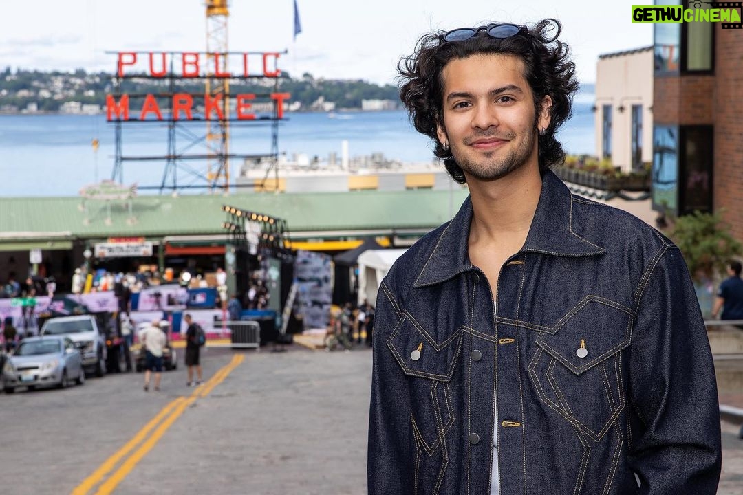 Xolo Mariduena Instagram - Thank you for a wonderful 24hrs Seattle. Chowder is unmatched. Fish mongering unparalleled.