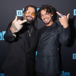 Xolo Mariduena Instagram - I’m sorry for the middle finger mom I can’t help that it’s our favorite pose. Arguably the biggest moment of my life so far and I need to scream a few peoples names from the mountaintop. 
Also I’d be foolish to not thank the only people that matter…my FAMILY, FINALLY, this is for you, it’s always been for you, but this one especially. I see my own family in every one of my precious cast mates and there’s no pretending there, I love you guys to pieces, please know I love you even when I make your eyes roll or your heads hurt. Love love love love.