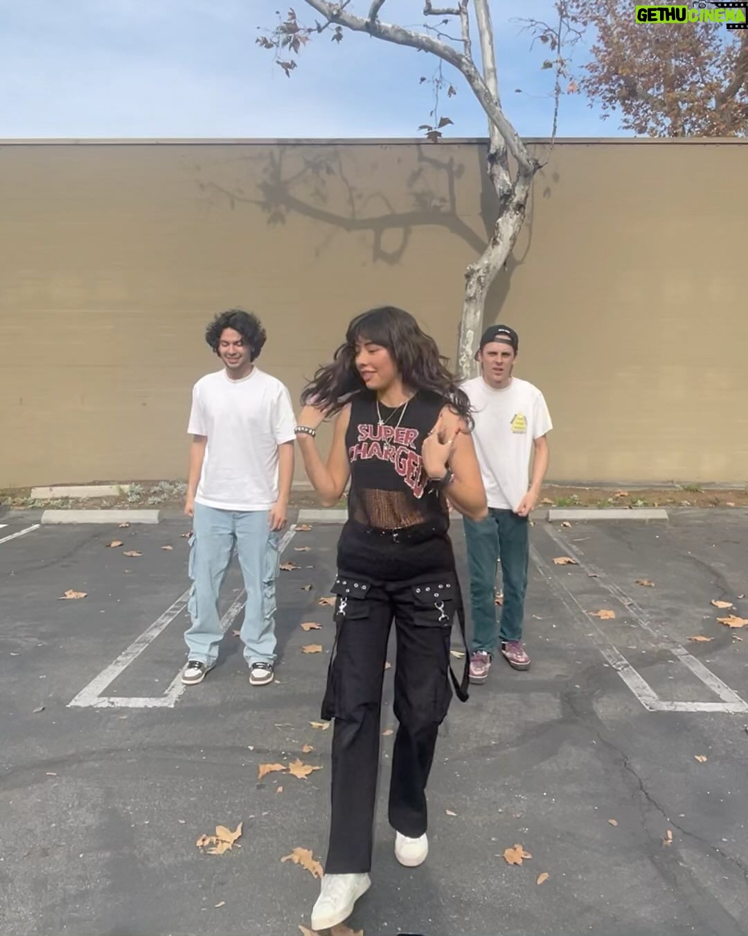 Xolo Mariduena - 364.8K Likes - Swipe to see the final version ✨
Lone Lobos with @xolo_mariduena & @thejacobbertrand ft. Special guests @_xochitl.gomez & Oshún Ramírez. Listen now 🎙️
