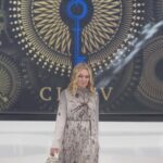 Yana Rudkovskaya Instagram - Нереально красивый ужин @cluev.ru в русском весеннем стиле - пока самый впечатляющий в этом году с точки зрения концепции, программы и качества реализации. Праздновали 25-летие ювелирного дома CLUEV и открытие его флагмана в Берлинском доме. За меню отвечал Володя @muhinvladimir , за прекрасные русские вина - @galitskiy_galitskiy: мы с моими - Машей @maryme.23 и Ксюшей @k_chilingarova - заценили. Агентство @d2marketingsolutions Димы @dmitrydudinskiy в лучших традицииях прошлых лет сделали все очень красиво. А появление и волшебный вокал Аиды @aidagarifullina сделали этот вечер незабываемо волшебным. 🤍⚡️⚡️