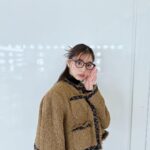 Yuko Araki Instagram – 撮影の日の #私服 ♡

coat : @clane_official 
jacket : @sacaiofficial 
denim : @tomwood_project 
shoes : @ganni 
bag : @dior 
earring : @dior 

#fashion #ootd #denim #yukoaraki #supportedbydior #pr