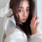 Yuko Araki Instagram – Sweet ３月号🎀🩷☺️

hair & makeup @tomoe___nakayama 
styling : @mika_ito_