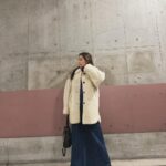 Yuko Araki Instagram - 今日、とっても寒かったですね、、🥲 今日の「 #さよならマエストロ 」の撮影は、寒い中でしたが、たくさんのエキストラの方に協力していただき、無事に撮影を終えることができました。 ずっと寒いところにいたので、なかなか水分をとれていなかったり、外と部屋の中の寒暖差で体がびっくりしてる感じがしたので、お風呂でゆっくり温まりました。 寒いと水分をとるのを忘れがちになりますよね...。 皆さんも気づいた時に少しずつ水分補給して下さいね☺️ 少し前の私服♡ coat : @isabelmarant tops : @auralee_tokyo skirt : vintage shoes : @uggjapan bag : @dior #fashion #ootd #PR