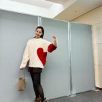 Yuko Araki Instagram – 昨日は朝から王様のブランチに生出演させていただきました‼︎
午後は買い物の達人にも出させていただいて収録が誕生日の日だったこともありお祝いもしていただいて🥹ありがとうございました✨

私服
knit : @nknit_official 
shoes : @sacaiofficial × @niketokyo 
jacket : @randeboo_official