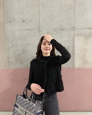 Yuko Araki Instagram - 私服♡

coat : @keikohitotsuyama × @nave_jp 
knit tops & vest : @todayful_ 
denim : @dior 
shoes : @alexandermcqueen 
bag : @dior 

#fashion #私服 #pr