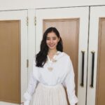 Yuko Araki Instagram - 無事にファンミーティングが終わりましたっ！ 1部も2部も3部もほんっとうに楽しくて充実していて素晴らしい会になりました🥲💓 MCの奥浜レイラさん、平成ノブシコブシの吉村さん、ゲストで来てくれたりっちゃん、田中みな実さん‼︎ VTRやコメントを寄せてくださった皆様♡‼︎ 支えてくださったスタッフの皆様‼︎ そして何より、会場に来てくださった大好きな皆様‼︎ ほんっとうにありがとうございました🥲💓 私がたくさん幸せな気持ちにしようと思っていたのに、たくさん幸せな気持ちを頂きました🥲‼︎ 本当に感謝の気持ちでいっぱいです🥹 またすぐ会えますように♡ ＊インスタのバグであげ直しです🙇🏻‍♀️‼︎