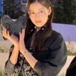 Yuko Araki Instagram - "OMOTESANDO CROSSING PARK"にて DIORのホリデーイベントが🤭✨ イルミネーションに包まれるホリデーポップアップが12/25まで開催されています🌲✨ 2024クルーズコレクションから、バタフライが輝く装飾 が会場いっぱいに埋め尽くされていてとっても素敵でした☺️ @dior #DiorCruise #ディオール #ディオールホリデーポップアップ #ディオールファインジュエリー #SupportedByDior