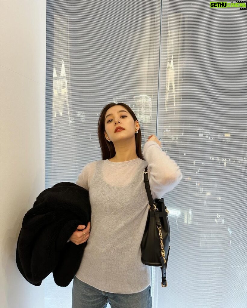 Yuko Araki Instagram - 昨日は #プレバト 観てくださった皆様ありがとうございました☺️ 初めてのことでドキドキもたくさんありましたが、とっても楽しい時間を過ごすことができました♡ありがとうございました♡ 私服 jacket : @dior tops : @lowclassic_seoul denim : @dior shoes : @dior bag : @dior