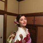 Yuko Araki Instagram – 今日は”さよならマエストロ〜父と私のアパッシオナート〜”の制作発表がありました‼︎
来てくださった皆様ありがとうございました♡
とても和やかな雰囲気の中、素敵な時間を過ごすことができました☺️
成人の日ということで #スマホで写真年賀状 の撮影時に着させていただいた素敵なお着物での写真を☺️
成人を迎えられた皆様、おめでとうございます‼︎
周りの人を大切に、そして自分自身が自分の一番の味方でいてあげてください。
自分を信じてこれからも進んでいってくださいね☺️