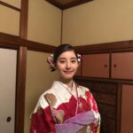 Yuko Araki Instagram – 今日は”さよならマエストロ〜父と私のアパッシオナート〜”の制作発表がありました‼︎
来てくださった皆様ありがとうございました♡
とても和やかな雰囲気の中、素敵な時間を過ごすことができました☺️
成人の日ということで #スマホで写真年賀状 の撮影時に着させていただいた素敵なお着物での写真を☺️
成人を迎えられた皆様、おめでとうございます‼︎
周りの人を大切に、そして自分自身が自分の一番の味方でいてあげてください。
自分を信じてこれからも進んでいってくださいね☺️