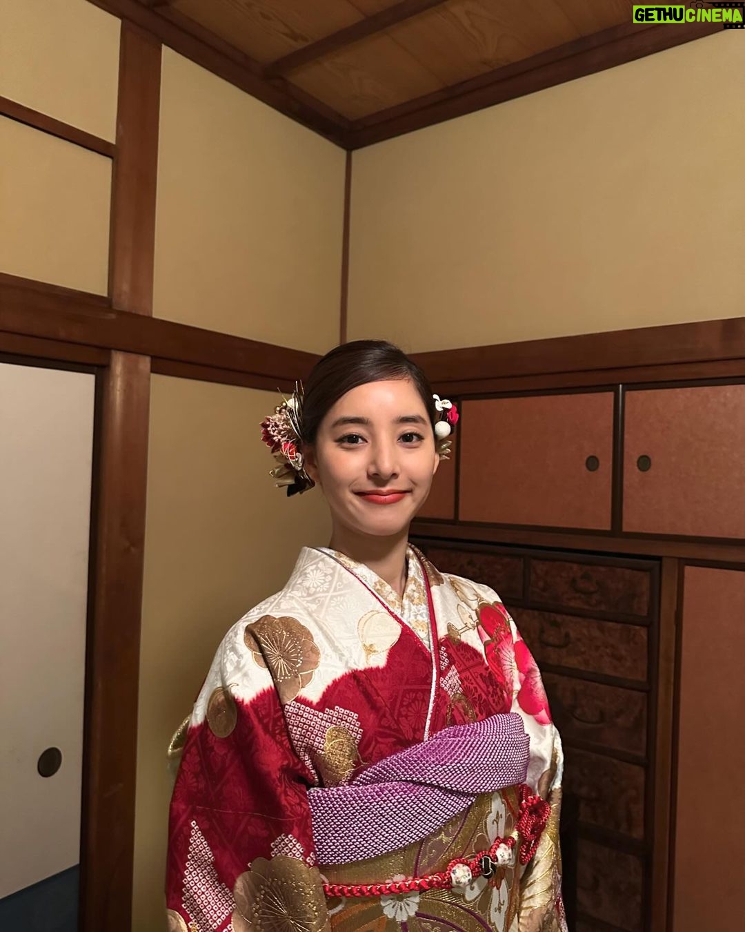 Yuko Araki - 206.6K Likes - 今日は"さよならマエストロ〜父と私のアパッシオナート〜"の制作発表がありました‼︎
来てくださった皆様ありがとうございました♡
とても和やかな雰囲気の中、素敵な時間を過ごすことができました☺️
成人の日ということで #スマホで写真年賀状 の撮影時に着させていただいた素敵なお着物での写真を☺️
成人を迎えられた皆様、おめでとうございます‼︎
周りの人を大切に、そして自分自身が自分の一番の味方でいてあげてください。
自分を信じてこれからも進んでいってくださいね☺️
