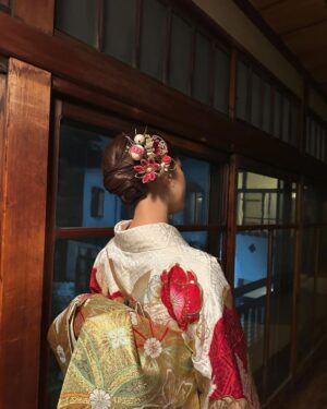 Yuko Araki Instagram - 今日は"さよならマエストロ〜父と私のアパッシオナート〜"の制作発表がありました‼︎
来てくださった皆様ありがとうございました♡
とても和やかな雰囲気の中、素敵な時間を過ごすことができました☺️

成人の日ということで #スマホで写真年賀状 の撮影時に着させていただいた素敵なお着物での写真を☺️

成人を迎えられた皆様、おめでとうございます‼︎
周りの人を大切に、そして自分自身が自分の一番の味方でいてあげてください。
自分を信じてこれからも進んでいってくださいね☺️
