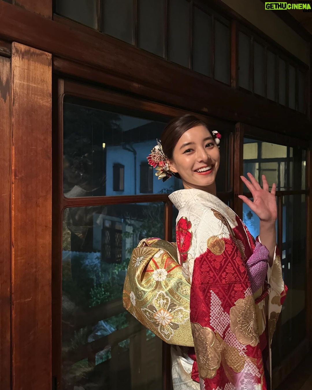Yuko Araki - 206.6K Likes - 今日は"さよならマエストロ〜父と私のアパッシオナート〜"の制作発表がありました‼︎
来てくださった皆様ありがとうございました♡
とても和やかな雰囲気の中、素敵な時間を過ごすことができました☺️
成人の日ということで #スマホで写真年賀状 の撮影時に着させていただいた素敵なお着物での写真を☺️
成人を迎えられた皆様、おめでとうございます‼︎
周りの人を大切に、そして自分自身が自分の一番の味方でいてあげてください。
自分を信じてこれからも進んでいってくださいね☺️