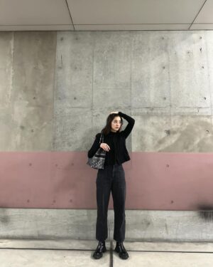Yuko Araki Instagram - 私服♡

coat : @keikohitotsuyama × @nave_jp 
knit tops & vest : @todayful_ 
denim : @dior 
shoes : @alexandermcqueen 
bag : @dior 

#fashion #私服 #pr