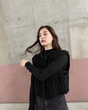 Yuko Araki Instagram - 私服♡

coat : @keikohitotsuyama × @nave_jp 
knit tops & vest : @todayful_ 
denim : @dior 
shoes : @alexandermcqueen 
bag : @dior 

#fashion #私服 #pr