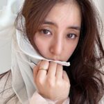 Yuko Araki Instagram – Sweet ３月号🎀🩷☺️

hair & makeup @tomoe___nakayama 
styling : @mika_ito_