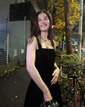 Yuko Araki Instagram - 昨日は"情熱大陸"見ていただいた皆様ありがとうございました‼︎
１年間密着していただいて、少しずつそのとき思ったこと感じていること、お仕事のこと。色んな話をさせていただきました。
自然体でいることがなんだか恥ずかしかったりもしましたが、あんなにもナチュラルな姿でいられたのも密着してくださったスタッフさんの愛だなぁと☺️
１年間本当にたくさんの現場に来て頂いて"今までの私""今の私"を知っていただけるきっかけにもなったかな...? 
ありがたいことに私自身もインタビューで話していることで自分自身に対する気づきがあったり、今後を見つめ直すきっかけになりました。
放送日が30歳の誕生日を迎えてすぐということもあり、とっても素敵な誕生日プレゼントを頂けたようなそんな気持ちになりました☺️

改めて、関わってくださったスタッフの皆様。観てくださった視聴者の皆様ありがとうございました🙇🏻‍♀️

これからも応援してくれる大好きな皆様を大切に。
自分を信じて真っ直ぐに。
進んでいきます‼︎

新木優子

❤️‍🔥見逃した方はTVerでご覧いただけます

dress : @dior 
bag : @dior 
shoes : @dior 
necklace . earring . bracelet : @dior ♡