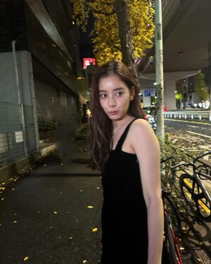 Yuko Araki Instagram - 昨日は"情熱大陸"見ていただいた皆様ありがとうございました‼︎
１年間密着していただいて、少しずつそのとき思ったこと感じていること、お仕事のこと。色んな話をさせていただきました。
自然体でいることがなんだか恥ずかしかったりもしましたが、あんなにもナチュラルな姿でいられたのも密着してくださったスタッフさんの愛だなぁと☺️
１年間本当にたくさんの現場に来て頂いて"今までの私""今の私"を知っていただけるきっかけにもなったかな...? 
ありがたいことに私自身もインタビューで話していることで自分自身に対する気づきがあったり、今後を見つめ直すきっかけになりました。
放送日が30歳の誕生日を迎えてすぐということもあり、とっても素敵な誕生日プレゼントを頂けたようなそんな気持ちになりました☺️

改めて、関わってくださったスタッフの皆様。観てくださった視聴者の皆様ありがとうございました🙇🏻‍♀️

これからも応援してくれる大好きな皆様を大切に。
自分を信じて真っ直ぐに。
進んでいきます‼︎

新木優子

❤️‍🔥見逃した方はTVerでご覧いただけます

dress : @dior 
bag : @dior 
shoes : @dior 
necklace . earring . bracelet : @dior ♡